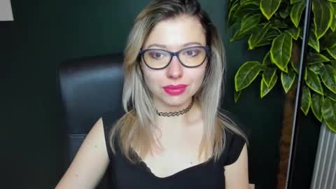 Snapshot of heidi_pleasure chatting on 02-02-26, 05:28 Heidi online show from 02-02-26, 05:28