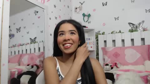 Snapshot of hela_sexy_xx chatting on 02-16-25, 06:21 hella online show from 02-16-25, 06:21