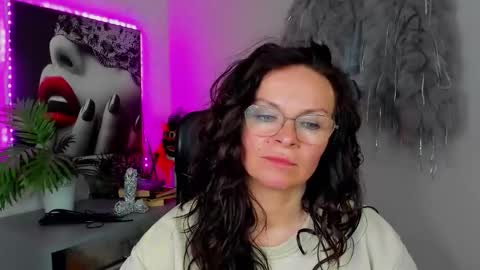 Helen online show from 04-15-26, 02:57