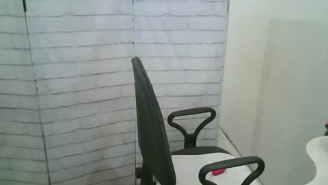 Snapshot of helen_xi chatting on 01-12-26, 05:18 Helen online show from 01-12-26, 05:18