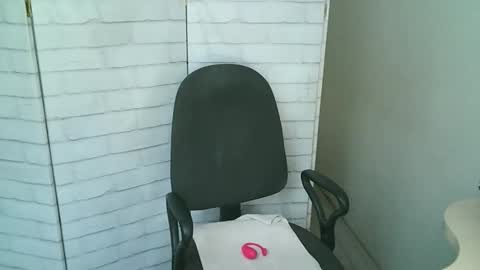 Snapshot of helen_xi chatting on 01-15-26, 05:23 Helen online show from 01-15-26, 05:23