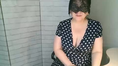 Helen online show from 05-17-26, 03:37
