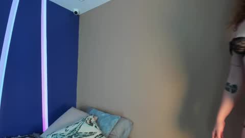 Snapshot of helena_cole chatting on 09-25-25, 10:24 helena online show from 09-25-25, 10:24
