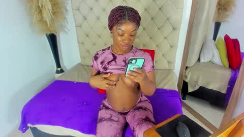 Snapshot of helena_copper chatting on 11-01-25, 08:11 HELENA COPPER online show from 11-01-25, 08:11