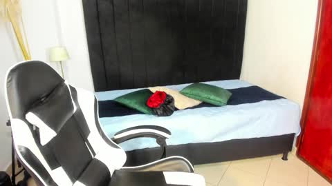 Snapshot of helena_copper chatting on 12-04-25, 07:33 HELENA COPPER online show from 12-04-25, 07:33