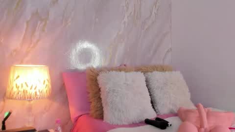 Helena Santos  online show from 05-18-26, 01:28