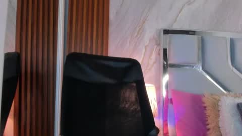Helena Santos  online show from 07-04-26, 11:05