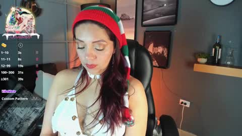 Snapshot of helenaduque_ chatting on 12-23-24, 11:57 Helena online show from 12-23-24, 11:57