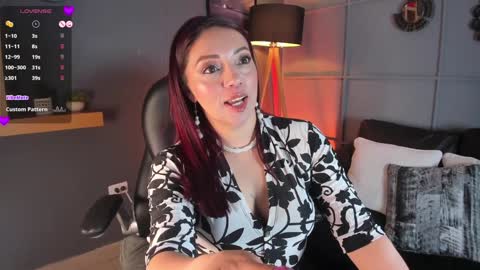 Snapshot of helenaduque_ chatting on 01-16-25, 12:09 Helena online show from 01-16-25, 12:09