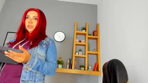 Snapshot of helenaduque_ chatting on 09-19-25, 11:55 Helena online show from 09-19-25, 11:55