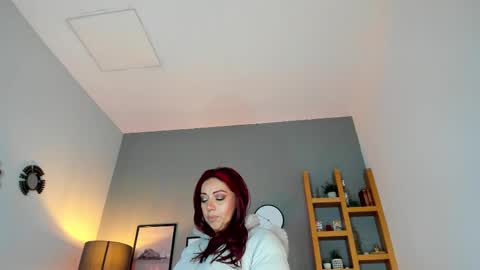 Snapshot of helenaduque_ chatting on 09-26-25, 11:58 Helena online show from 09-26-25, 11:58