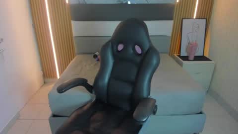   online show from 06-20-26, 08:11