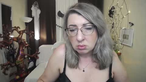 helenenigma online show from 10-11-25, 06:28