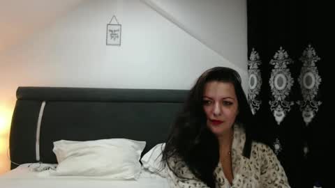 helenhh online show from 12-10-24, 10:06