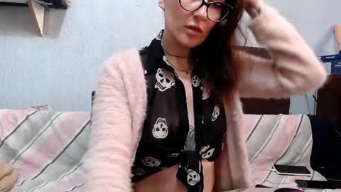 Snapshot of helenred chatting on 03-22-26, 09:34 HelenRed online show from 03-22-26, 09:34