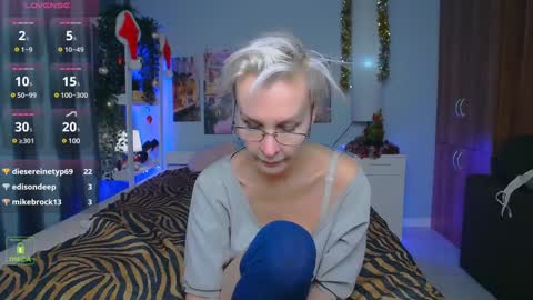 Snapshot of helgahimmele chatting on 12-23-24, 11:49 Helga online show from 12-23-24, 11:49