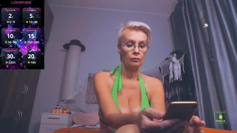 Snapshot of helgahimmele chatting on 10-14-25, 03:46 Helga online show from 10-14-25, 03:46
