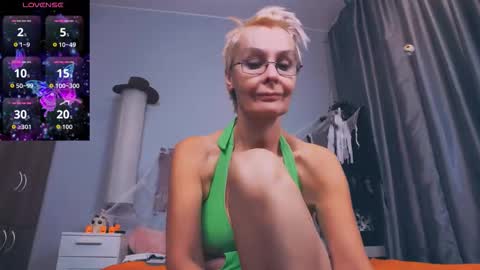 Snapshot of helgahimmele chatting on 10-19-25, 03:12 Helga online show from 10-19-25, 03:12