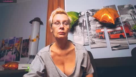 Snapshot of helgahimmele chatting on 11-22-25, 11:42 Helga online show from 11-22-25, 11:42