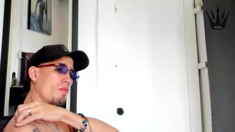 Eros online show from 10-28-25, 06:32