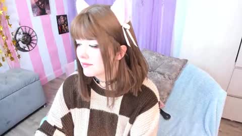 Snapshot of hell_fairy chatting on 02-21-25, 01:44 Laura online show from 02-21-25, 01:44