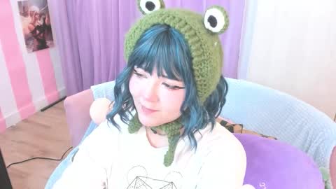 Snapshot of hell_fairy chatting on 10-18-25, 05:43 Laura online show from 10-18-25, 05:43