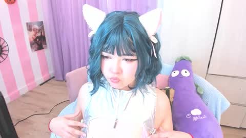 Snapshot of hell_fairy chatting on 10-23-25, 01:16 Laura online show from 10-23-25, 01:16