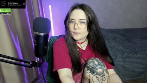 Snapshot of hell_hotline chatting on 01-09-25, 05:43 Red online show from 01-09-25, 05:43