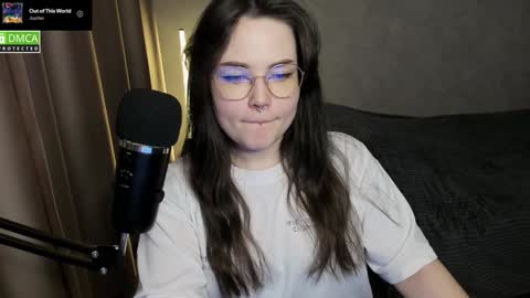 Snapshot of hell_hotline chatting on 01-11-25, 09:57 Red online show from 01-11-25, 09:57