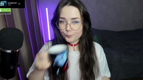 Snapshot of hell_hotline chatting on 01-17-25, 06:23 Red online show from 01-17-25, 06:23