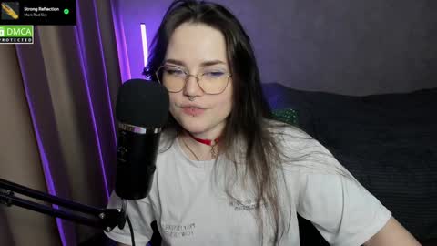 Snapshot of hell_hotline chatting on 01-17-25, 09:28 Red online show from 01-17-25, 09:28