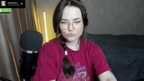 Snapshot of hell_hotline chatting on 01-19-25, 07:37 Red online show from 01-19-25, 07:37