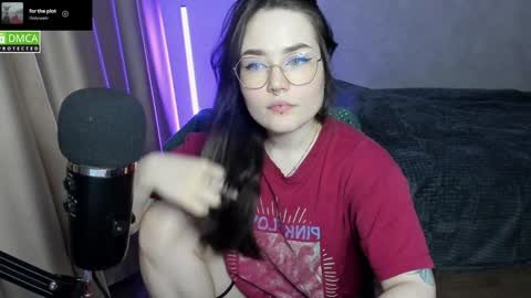 Snapshot of hell_hotline chatting on 01-22-25, 05:59 Red online show from 01-22-25, 05:59