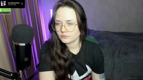 Snapshot of hell_hotline chatting on 01-25-25, 06:57 Red online show from 01-25-25, 06:57