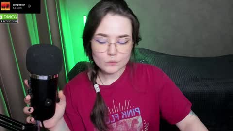 Snapshot of hell_hotline chatting on 01-28-25, 06:07 Red online show from 01-28-25, 06:07