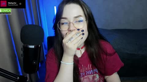 Snapshot of hell_hotline chatting on 01-30-25, 05:39 Red online show from 01-30-25, 05:39