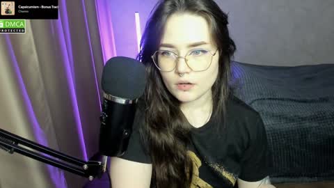 Snapshot of hell_hotline chatting on 02-02-25, 06:53 Red online show from 02-02-25, 06:53