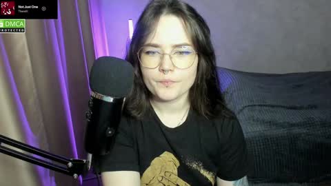 Snapshot of hell_hotline chatting on 02-02-25, 09:56 Red online show from 02-02-25, 09:56