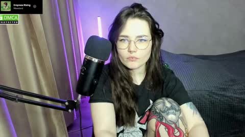 Snapshot of hell_hotline chatting on 02-10-25, 06:13 Red online show from 02-10-25, 06:13