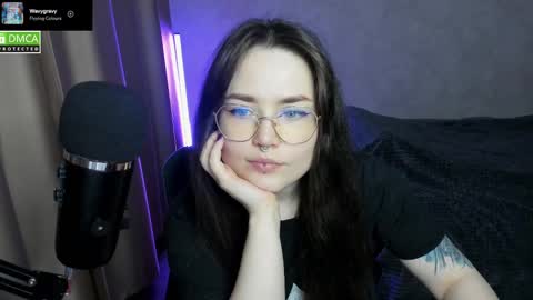 Snapshot of hell_hotline chatting on 02-12-25, 05:58 Red online show from 02-12-25, 05:58