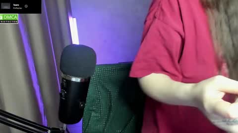 Snapshot of hell_hotline chatting on 02-14-25, 06:40 Red online show from 02-14-25, 06:40