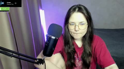 Snapshot of hell_hotline chatting on 02-15-25, 06:23 Red online show from 02-15-25, 06:23