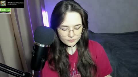 Snapshot of hell_hotline chatting on 02-17-25, 06:15 Red online show from 02-17-25, 06:15