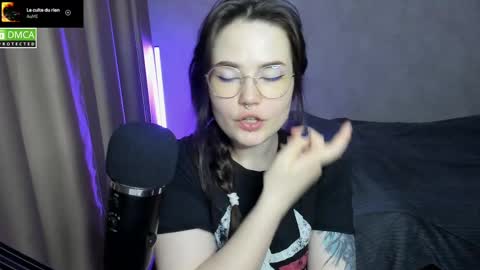 Snapshot of hell_hotline chatting on 02-18-25, 07:09 Red online show from 02-18-25, 07:09