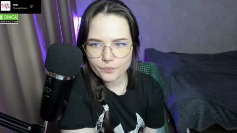 Snapshot of hell_hotline chatting on 02-18-25, 10:14 Red online show from 02-18-25, 10:14