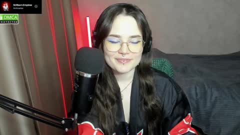 Snapshot of hell_hotline chatting on 02-24-25, 04:36 Red online show from 02-24-25, 04:36