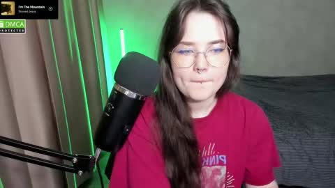 Snapshot of hell_hotline chatting on 03-03-25, 06:55 Red online show from 03-03-25, 06:55