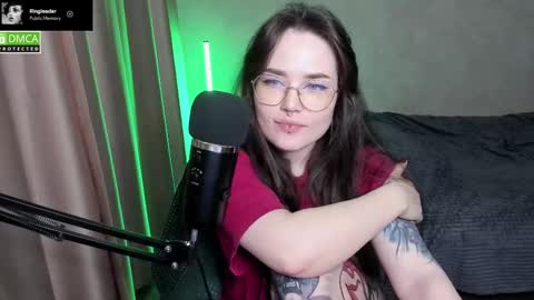 Snapshot of hell_hotline chatting on 03-06-25, 06:05 Red online show from 03-06-25, 06:05