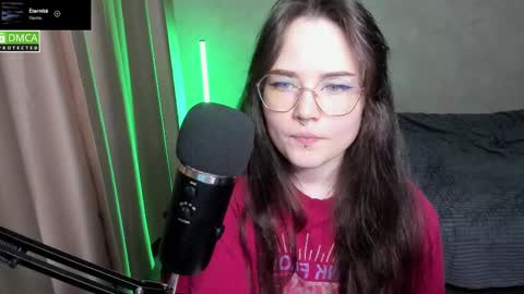 Snapshot of hell_hotline chatting on 03-06-25, 09:09 Red online show from 03-06-25, 09:09