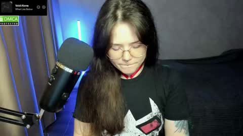 Snapshot of hell_hotline chatting on 09-13-25, 07:13 Red online show from 09-13-25, 07:13